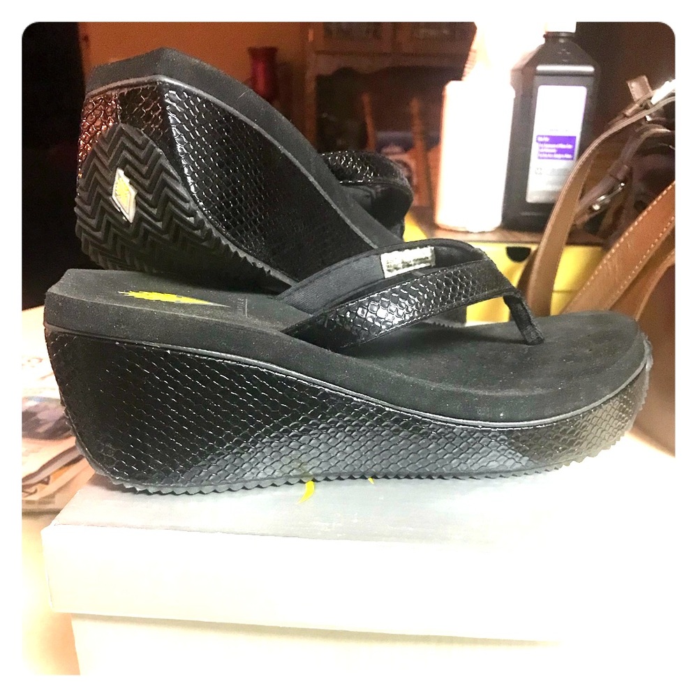 Volatile Flip Flops